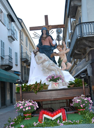 A Bra si prepara il rito della Processione dell’Addolorata nella Via Crucis cittadina