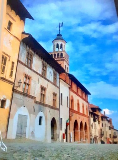 Saluzzo, salita al castello