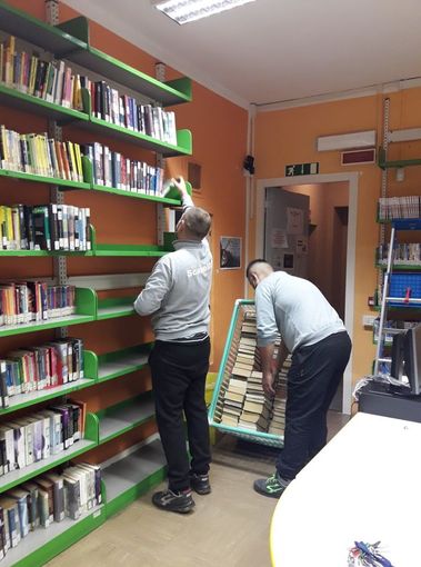 Saluzzo, trasloco di libri dalla "vecchia" biblioteca di via Volta Saluzzo, trasloco di libri dalla "vecchia" biblioteca di via Volta