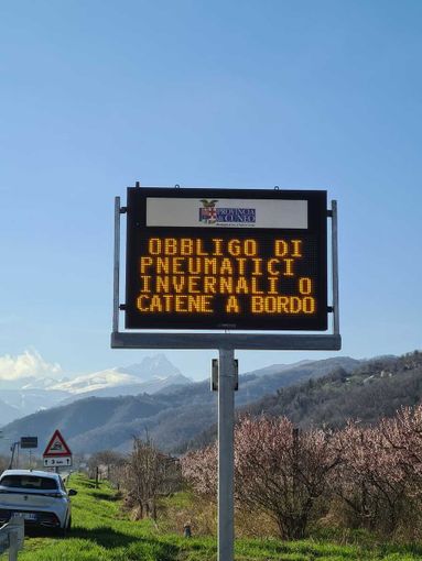 Uno dei tre pannelli a messaggio variabile installati sulla sp 251 Uno dei tre pannelli a messaggio variabile installati sulla sp 251