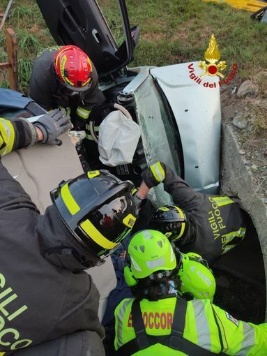 I soccorsi dopo l'incidente in via Gerbola I soccorsi dopo l'incidente in via Gerbola