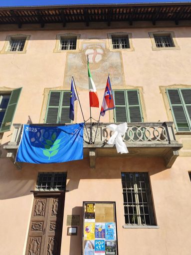 Cherasco aderisce a “Illumina Novembre” con il fiocco bianco sul Municipio Cherasco aderisce a “Illumina Novembre” con il fiocco bianco sul Municipio