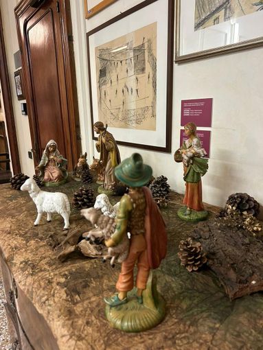 Il presepe allestito in Municipio ad Alba