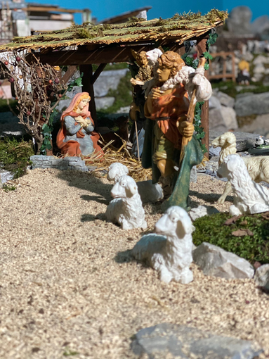 Particolare di uno dei presepi artigianali presenti a Tarantasca nella chiesa di S. Bernardo