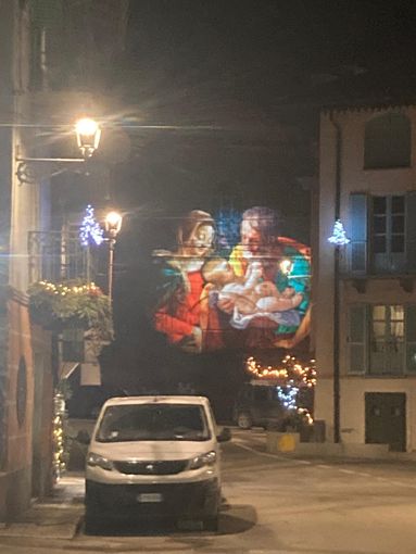 Piasco celebra il Natale con oltre 150 presepi per le vie, piazze e sulla collina del paese Piasco celebra il Natale con oltre 150 presepi per le vie, piazze e sulla collina del paese
