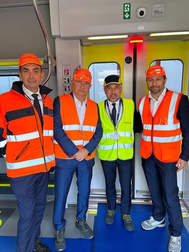 L'assessore Lucente in visita all'Alstom L'assessore Lucente in visita all'Alstom