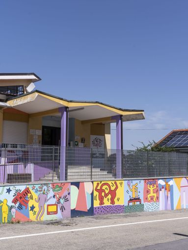Gli alunni dell’IC Bossolasco-Murazzano ridanno colore alla scuola con murales e street-art