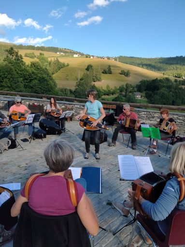 Elva apre agosto con la musica occitana: concerto del Quba Libre Trio e allievi