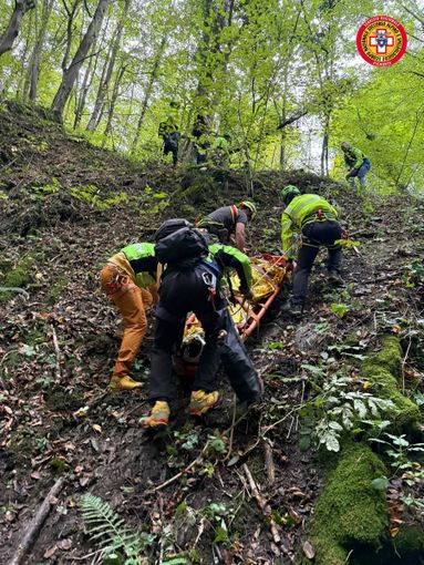 Vigili del Fuoco, Soccorso Alpino e 118 mobilitati per un pescatore precipitato in un torrente: l’uomo grave in ospedale Vigili del Fuoco, Soccorso Alpino e 118 mobilitati per un pescatore precipitato in un torrente: l’uomo grave in ospedale
