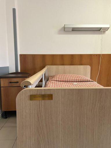 Letto ad altezza variabile dono della banca CrSavigliano alla Padre Fantino di Borgo San Dalmasso Letto ad altezza variabile dono della banca CrSavigliano alla Padre Fantino di Borgo San Dalmasso
