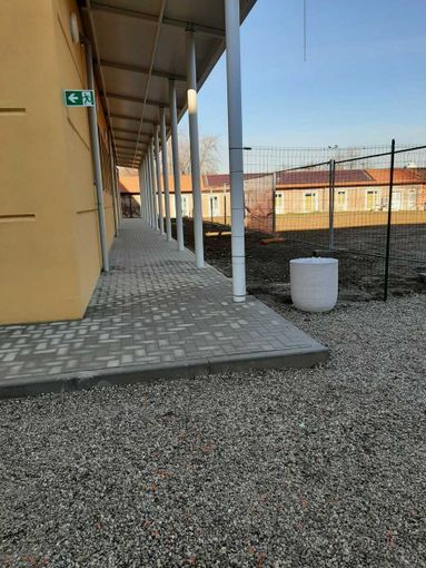 Gli scalini e la ghiaia della nuova palestra al centro delle critiche del consigliere Domenico Boeri