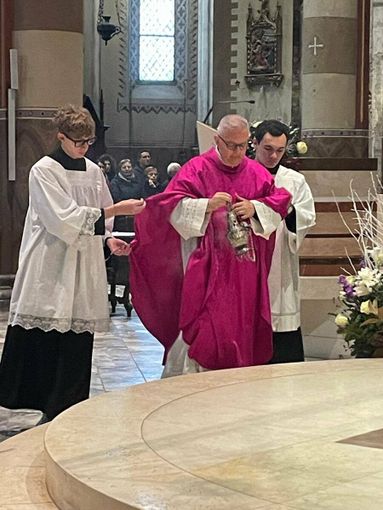 Don Claudio Carena, parroco di San Lorenzo, dei Santi Cosma e Damiano e di San Giovanni Battista in Alba dal 1°novembre 2025