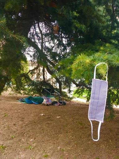 Mani di Fata (Lina). L’attrice della Melevisione Paola Caterina D’Arienzo ha donato ai clochard di Torino le sue mascherine manufatte Mani di Fata (Lina). L’attrice della Melevisione Paola Caterina D’Arienzo ha donato ai clochard di Torino le sue mascherine manufatte