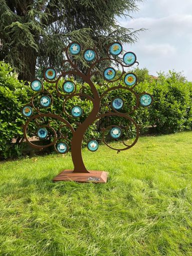 L'opera posata nel parco del santuario della Madonna dei Fiori