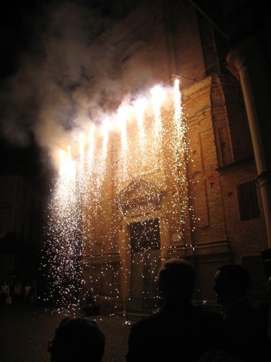 Grande attesa a Canale per il tradizionale volo della "colombina"