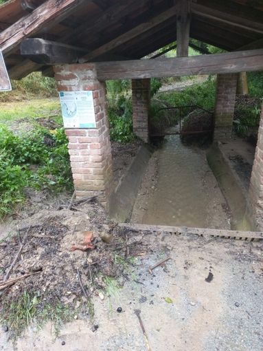 Fango lungo le strade e nelle cantine a Vignolo, il sindaco: “Il sistema di filtraggio di S. Lucia non ha retto”