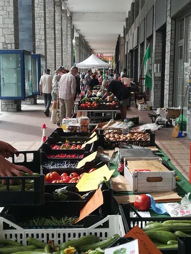 Cuneo, si rinnova il mercato contadino del 'giobia' in corso Giolitti