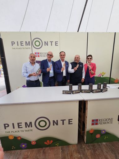 Il Pinguino di PEPINO compie 85 anni e presenta la nuova proposta con il Granulato alla Nocciola Piemonte IGP Il Pinguino di PEPINO compie 85 anni e presenta la nuova proposta con il Granulato alla Nocciola Piemonte IGP