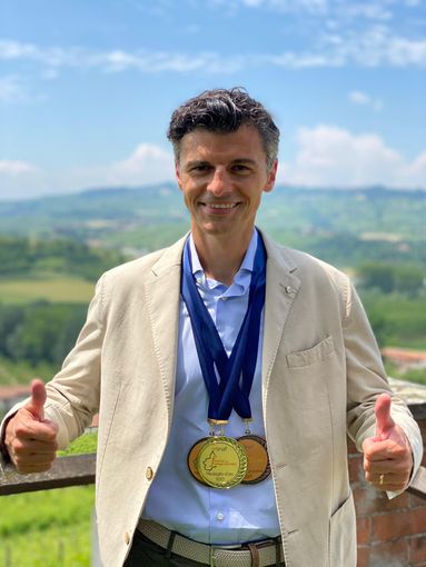 Medaglia d'oro alla società agricola "La Bruna" per il Castelmagno Medaglia d'oro alla società agricola "La Bruna" per il Castelmagno