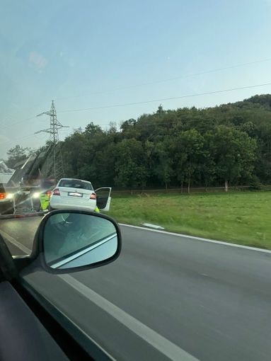 L'auto fuori strada a Caraglio L'auto fuori strada a Caraglio