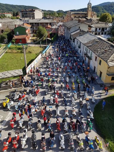 Un precedente raduno delle Vespe a Paesana Un precedente raduno delle Vespe a Paesana