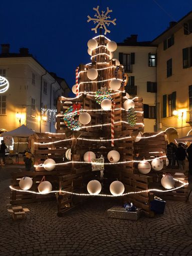 Tradizione o innovazione? L’Albero di Natale di Racconigi "divide" i cittadini