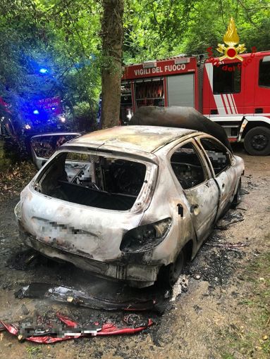Cervere, auto distrutta dalle fiamme
