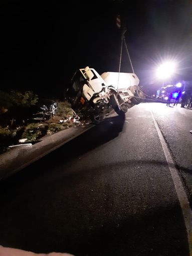Incidente a Beinette: in corso il travaso del gasolio dal camion cisterna da 12mila litri (FOTO)