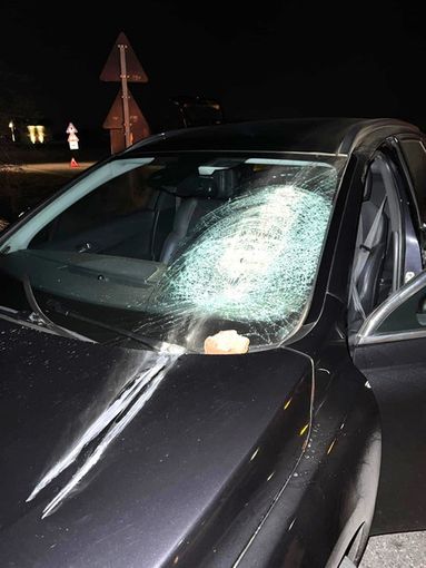 Sassi contro il parabrezza da un’auto in corsa, tre episodi a Busca: identificati i responsabili