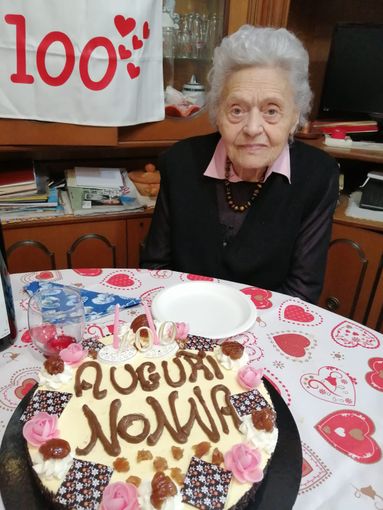 Bra in festa per una super nonnina: è Antonietta Morello che il 27 dicembre ha compiuto 100 anni Bra in festa per una super nonnina: è Antonietta Morello che il 27 dicembre ha compiuto 100 anni