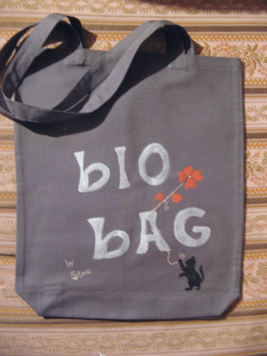 Al Mercato della Terra di Alba si distribuiscono le ecoborse