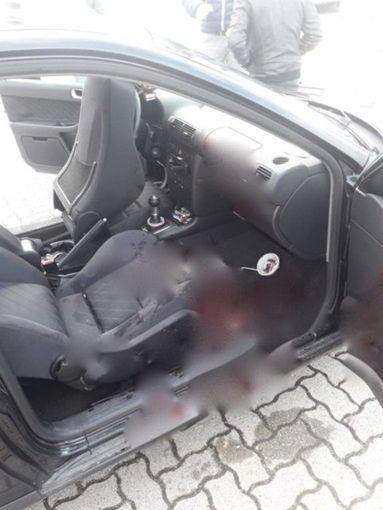 L'auto usata per trasportare i due feriti il 19 maggio scorso