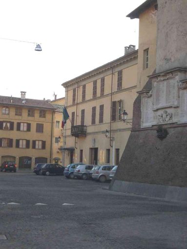 La facciata della sede civica