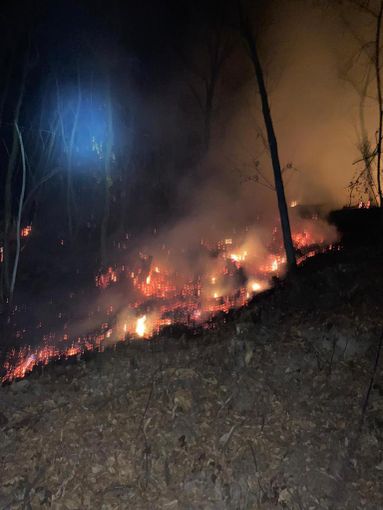 Le immagini dell'incendio a Villar San Costanzo