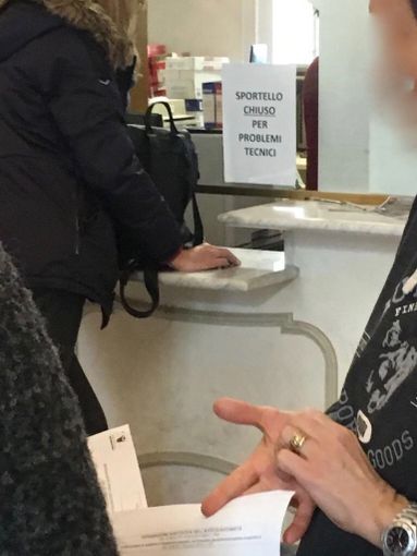 Problemi tecnici all'Anagrafe del Comune di Cuneo: sportelli chiusi e gente in coda