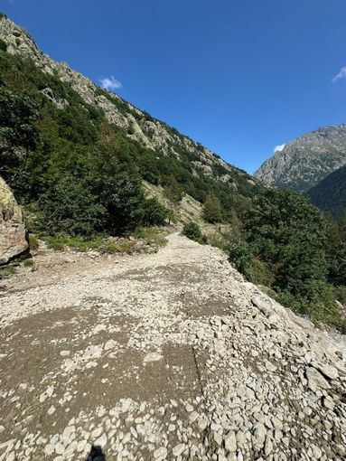 Immagine di repertorio di un sentiero per il Valasco Immagine di repertorio di un sentiero per il Valasco
