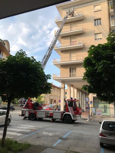 Intervento dei vigili del fuoco a Cuneo per un soccorso persona in via XX Settembre