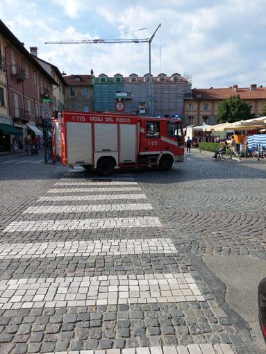 Mondovì, si sente male e finisce sul marciapiede con l'auto Mondovì, si sente male e finisce sul marciapiede con l'auto
