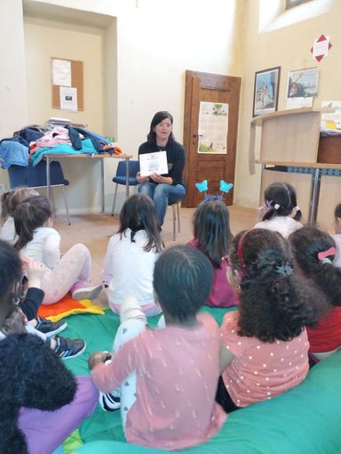La scuola dell’infanzia di Salmour in visita alla biblioteca civica