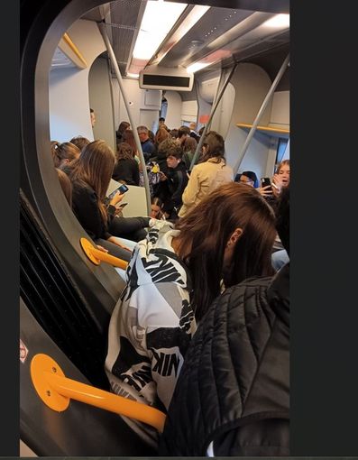 Il sovraffollamento sui convogli della linea Alba-Asti
