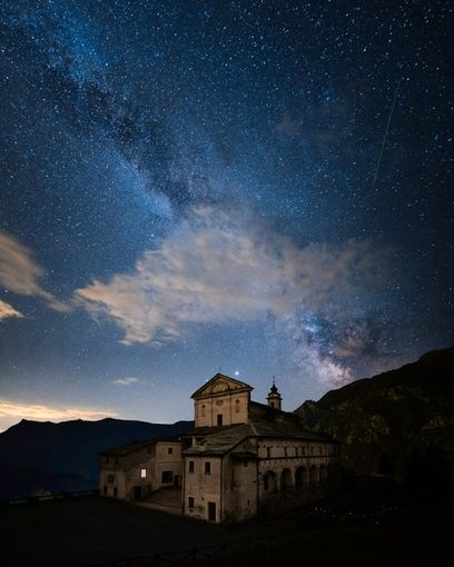 Castelmagno sotto le stelle (foto di Lorenzo Martini)
