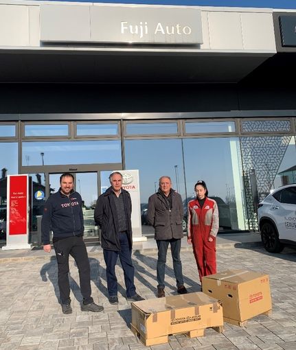 La concessionaria Toyota e Lexus Fuji Auto di Cuneo, dona del materiale didattico a sostegno del progetto “e-officin@” presentato da AFP Verzuolo