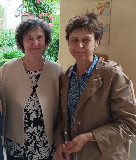 "Care Maria Grazia e Renata, è stato un piacere lavorare con voi, avete accompagnato generazioni di alunni" "Care Maria Grazia e Renata, è stato un piacere lavorare con voi, avete accompagnato generazioni di alunni"