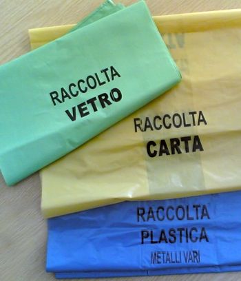 Al via la distribuzione dei sacchetti per la differenziata a Farigliano