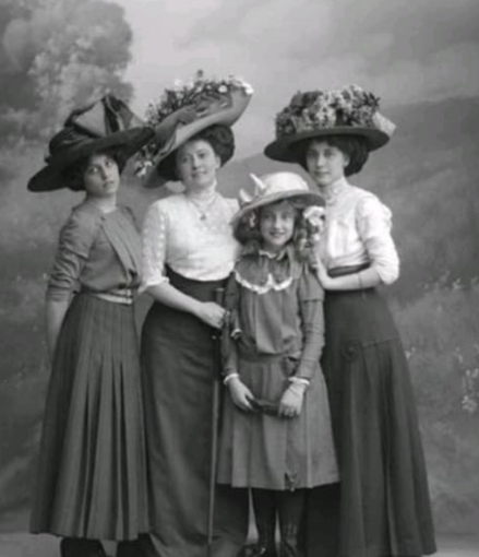 A Demonte tornano gli “Abiti d’epoca” al Parco Borelli A Demonte tornano gli “Abiti d’epoca” al Parco Borelli