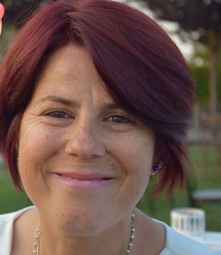 Il sorriso di mamma Stefania si spegne a soli 45 anni per una malattia incurabile