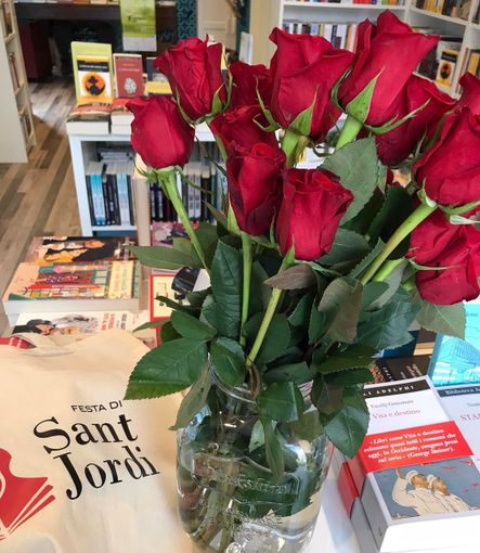 23 aprile: il Caffè Letterario di Bra celebra la Giornata mondiale del libro… e delle rose 23 aprile: il Caffè Letterario di Bra celebra la Giornata mondiale del libro… e delle rose