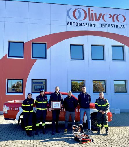 Dronero: donati ai vigili del fuoco pneumatici invernali e attrezzature di soccorso