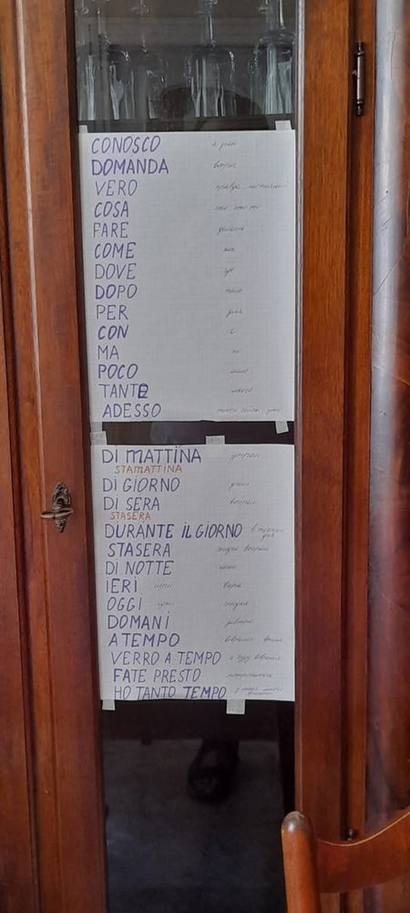 Lezioni di italiano per rifugiate ucraine: da Bra la bella solidarietà di un’insegnante in pensione