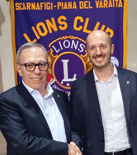 il past president Pietro Rabbia e Francesco Hellmann  il nuovo presidente Lions Scarnafigi-Piana del Varaita